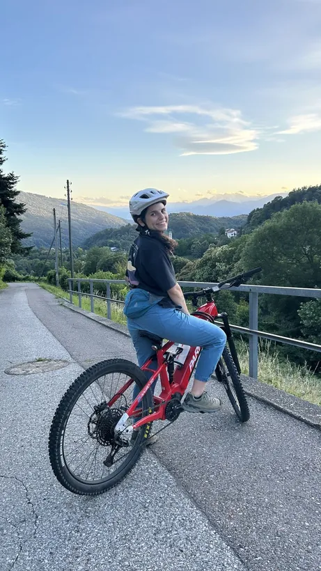In e-bike al tramonto