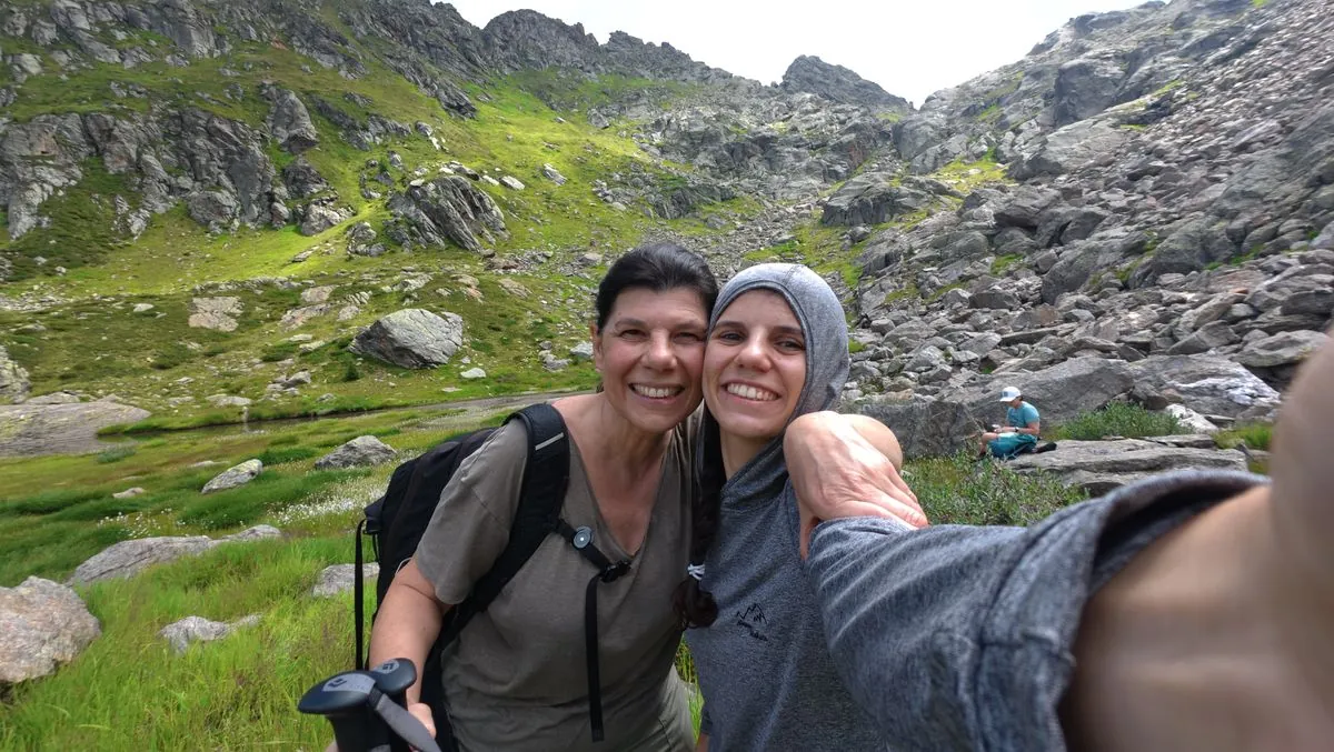 Selfie di due amiche al Lago di Leit