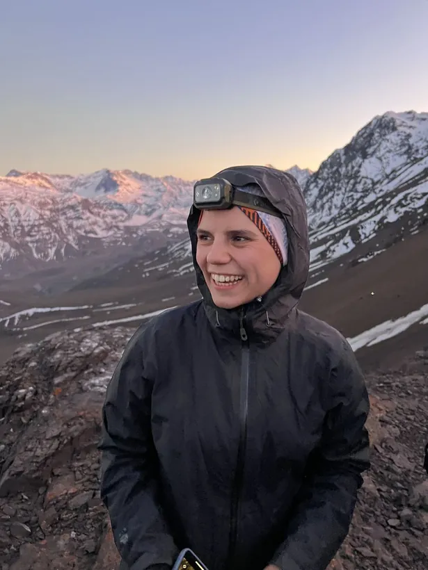 Ritratto sorridente al tramonto